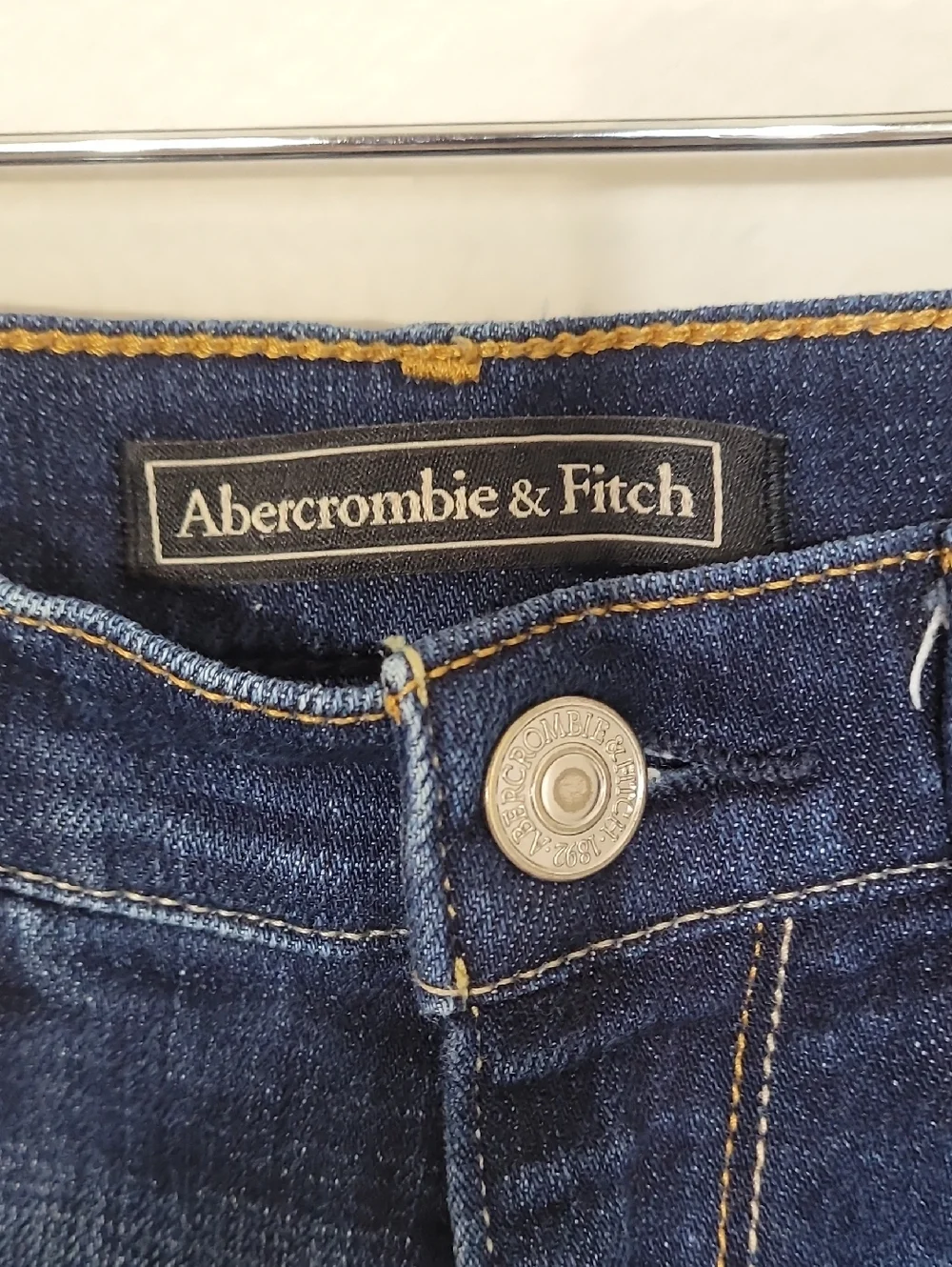 Abercrombie & Fitch Denim Shorts Size 24/0 Dark Wash Raw Edge 2 Inch Inseam